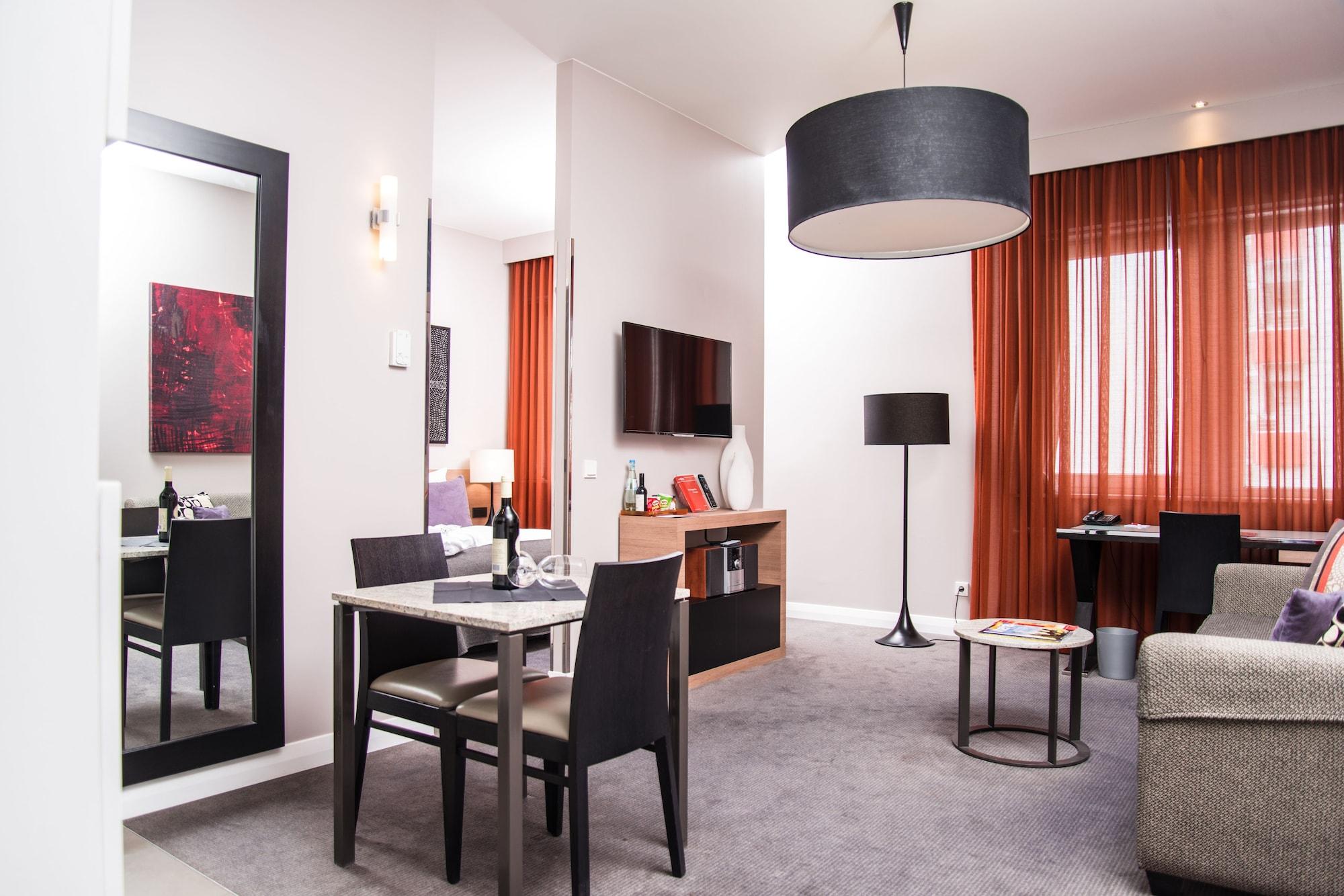 Adina Apartment Hotel Berlin Checkpoint Charlie Екстериор снимка