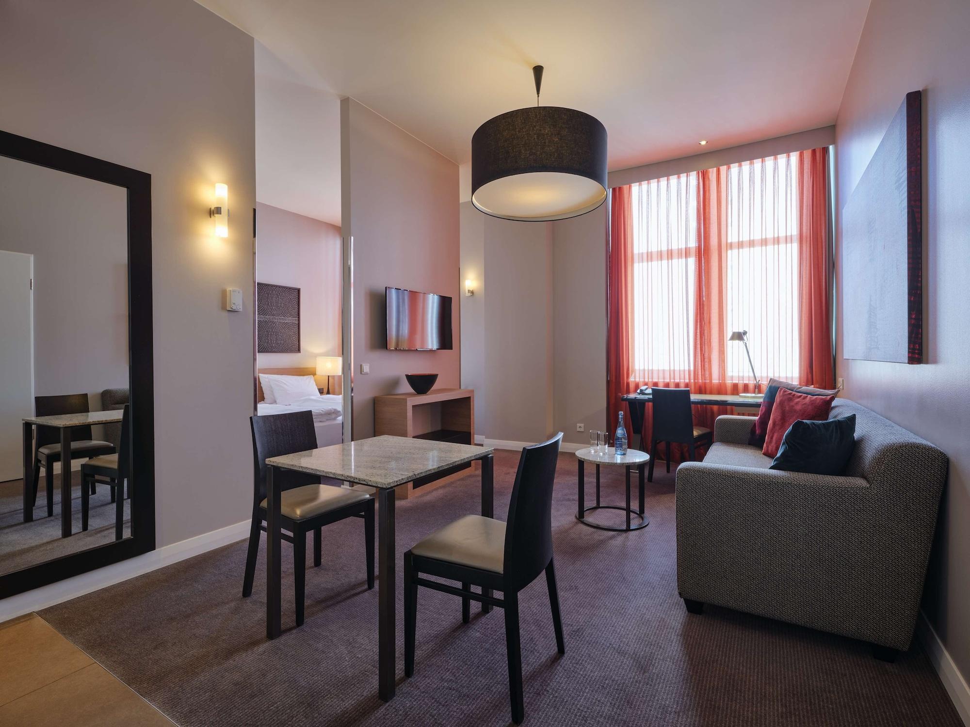 Adina Apartment Hotel Berlin Checkpoint Charlie Екстериор снимка