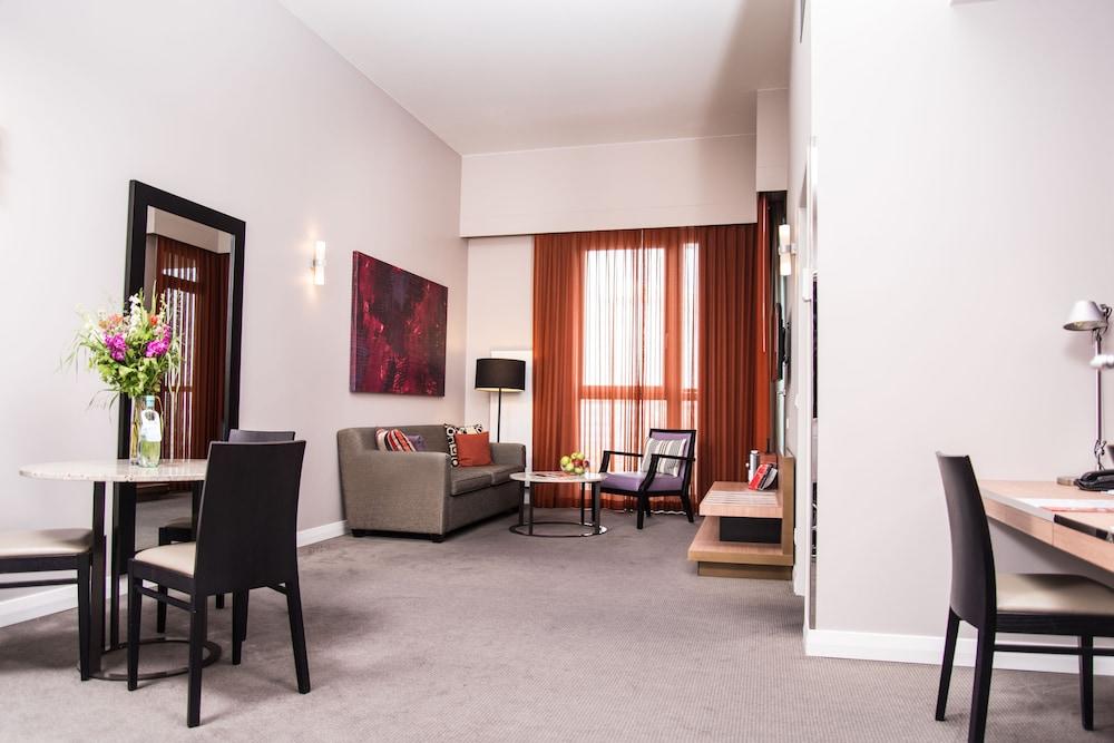 Adina Apartment Hotel Berlin Checkpoint Charlie Екстериор снимка