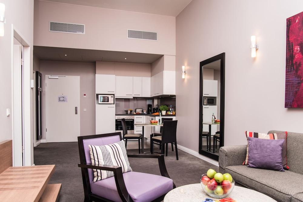 Adina Apartment Hotel Berlin Checkpoint Charlie Екстериор снимка