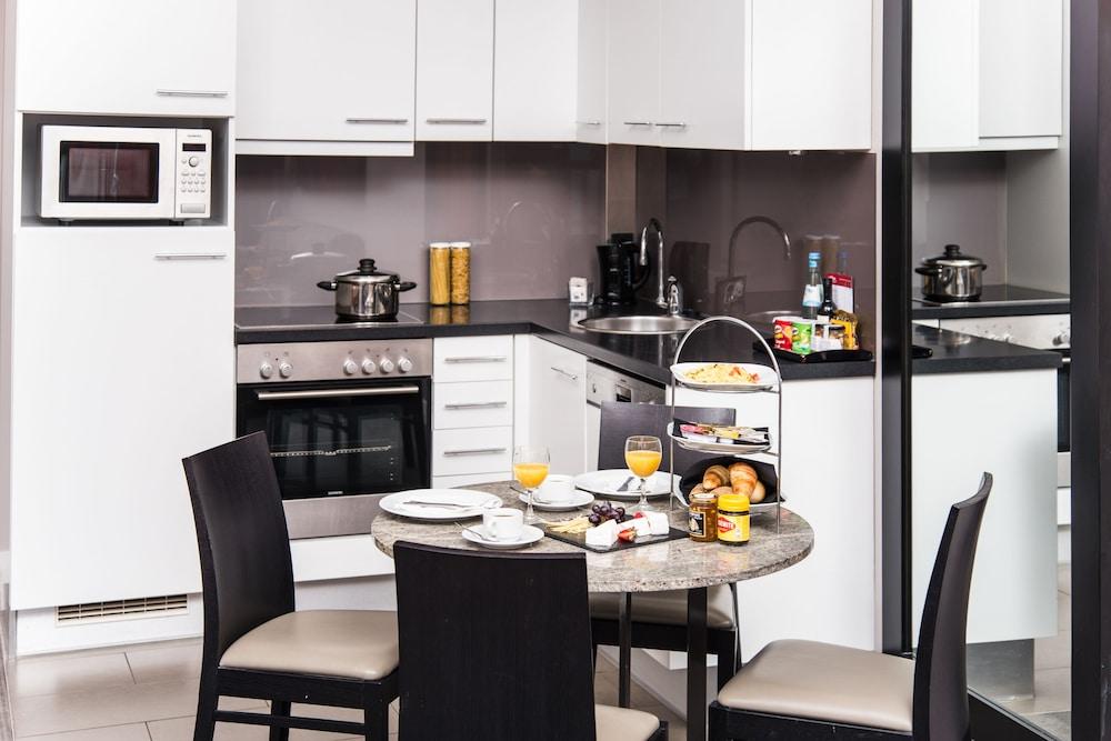 Adina Apartment Hotel Berlin Checkpoint Charlie Екстериор снимка