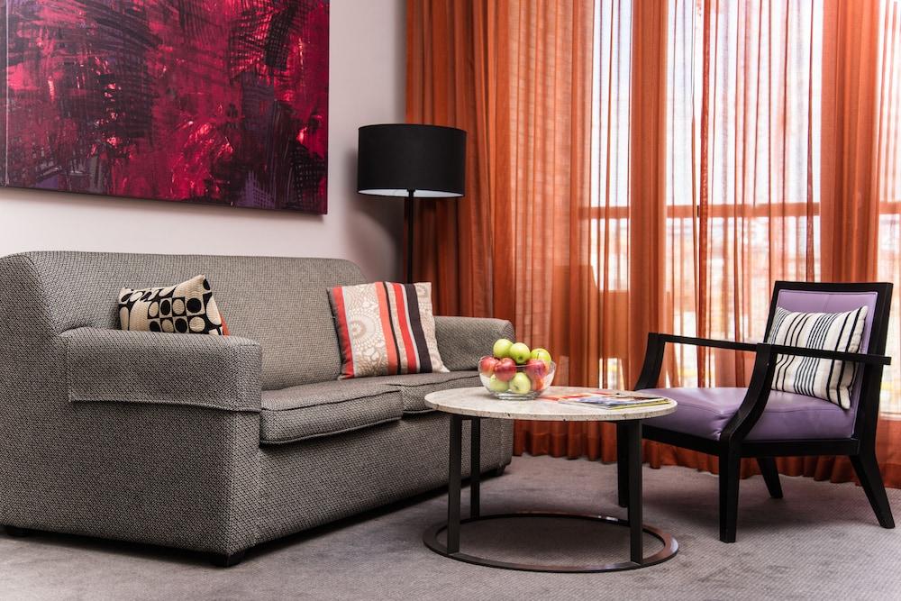 Adina Apartment Hotel Berlin Checkpoint Charlie Екстериор снимка