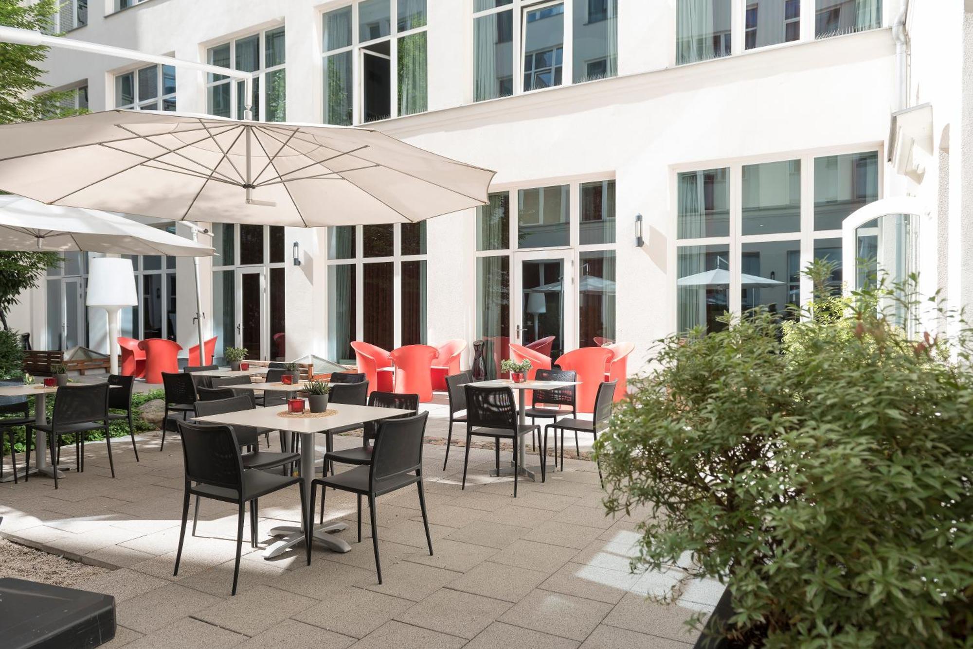 Adina Apartment Hotel Berlin Checkpoint Charlie Екстериор снимка