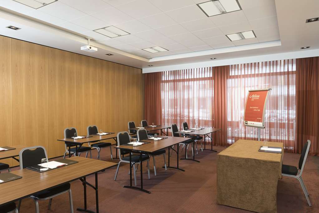 Adina Apartment Hotel Berlin Checkpoint Charlie Екстериор снимка