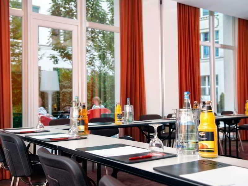 Adina Apartment Hotel Berlin Checkpoint Charlie Екстериор снимка
