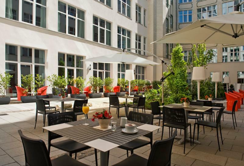 Adina Apartment Hotel Berlin Checkpoint Charlie Екстериор снимка